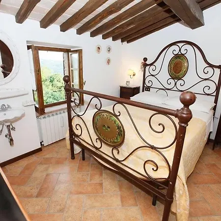 Casale Palazzo بيت للعطل تْشيتّا دي كاستيلّو